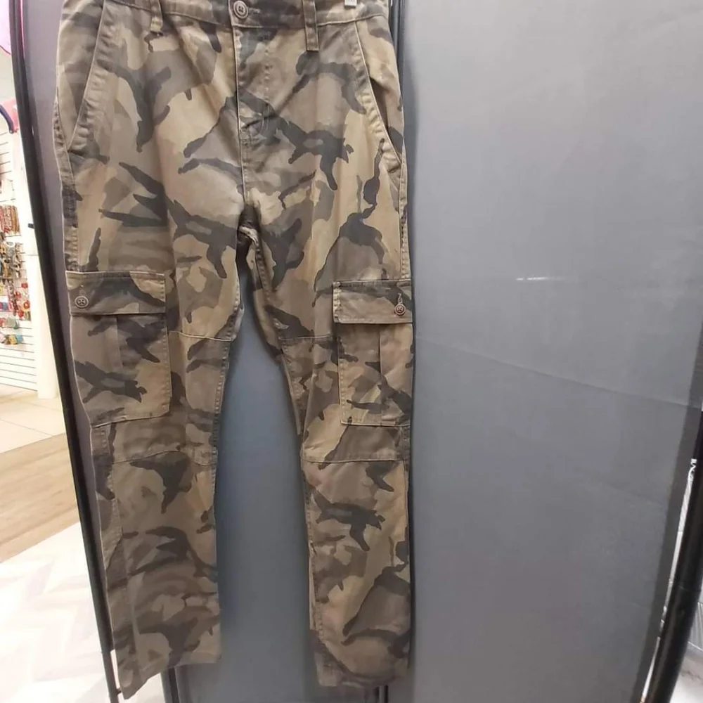 💢SOLD💢Men's CAMO Cargo Pants - Picture 6 of 11